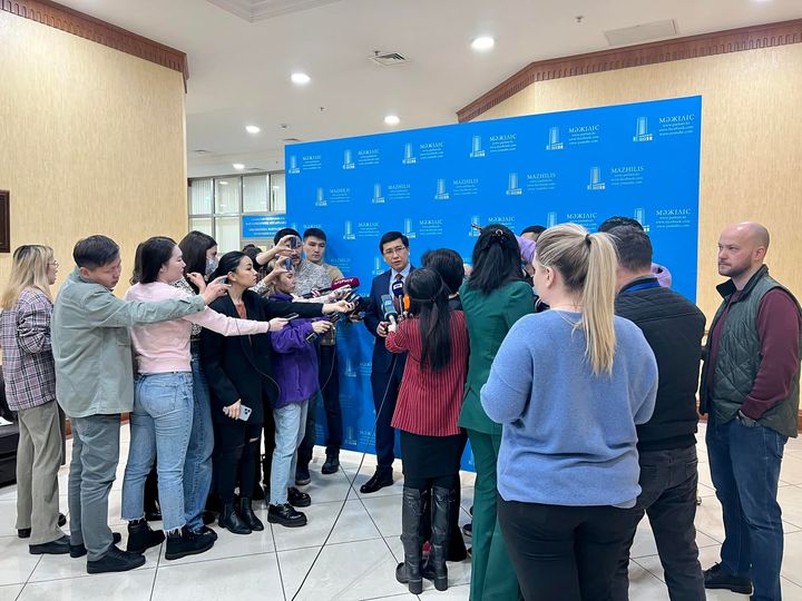 Министр «студенттер Тоқаевты қолдау митингіне еріксіз барды ма» деген сұраққа жауап берді 