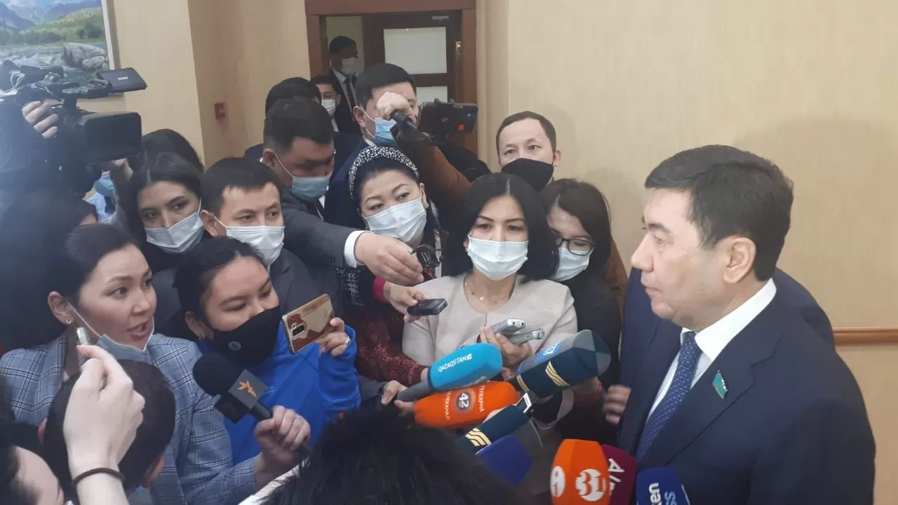 Ерлан Қошанов: Елде "Аманат" деген 30-дан аса ұйым бар екен