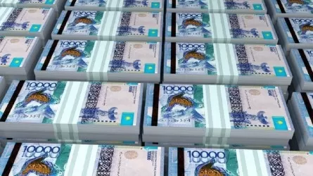 В январе 2022 года казахстанцы сняли с депозитов почти 350 млрд тенге