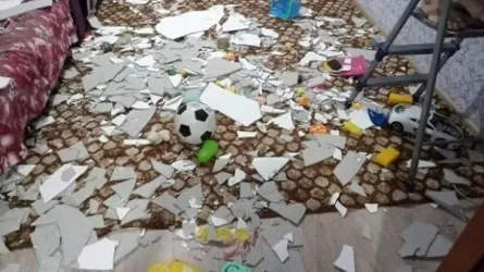 Под обвалившуюся потолочную штукатурку в новом доме в Аксу попал  малолетний ребенок