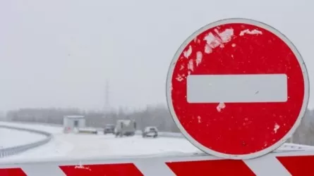 На дорогах Казахстана на месяц ввели ограничения для движения большегрузов