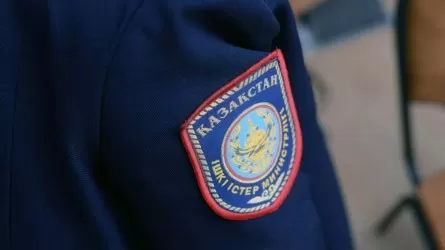 Полицейский Усть-Каменогорска убегал с двумя девочками на руках от их пьяного брата с ножом