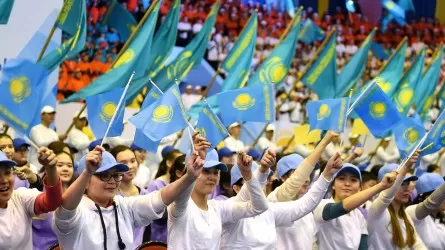 Ерлан Карин провел первое заседание Совета по молодежной политике в обновленном составе