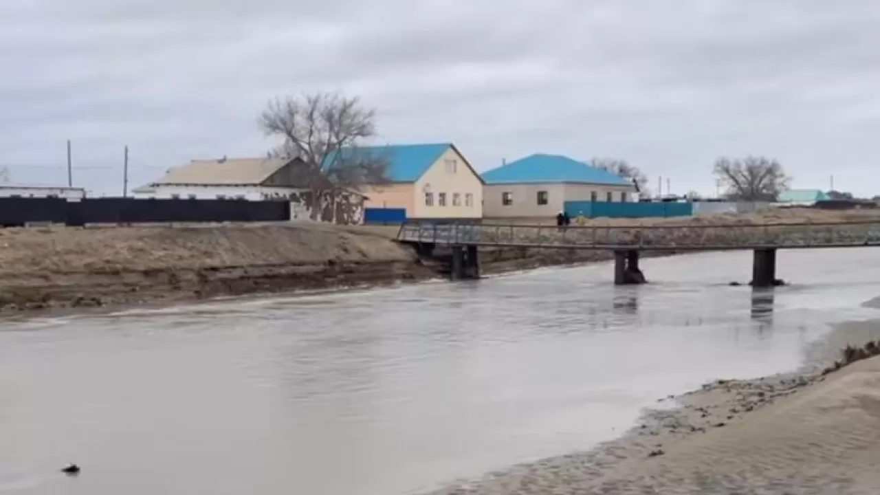 Атыраудағы Сағыз ауылының тұрғындары қауіпсіз жерге көшіріліп жатыр