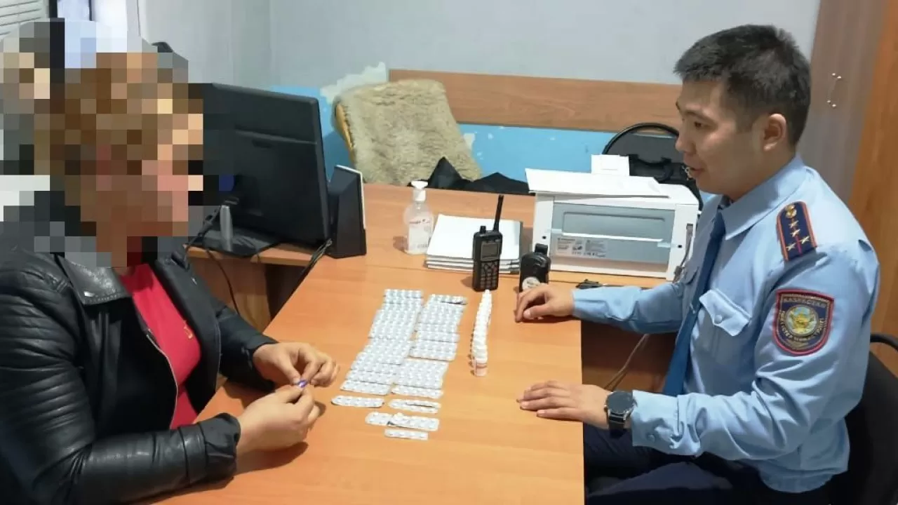 В Атырау психотропные препараты продавали прямо в продуктовом магазине 