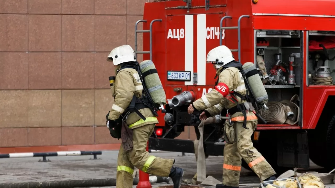 Павлодарда мектептен өрт шығып, 500 шақты адам эвакуацияланды