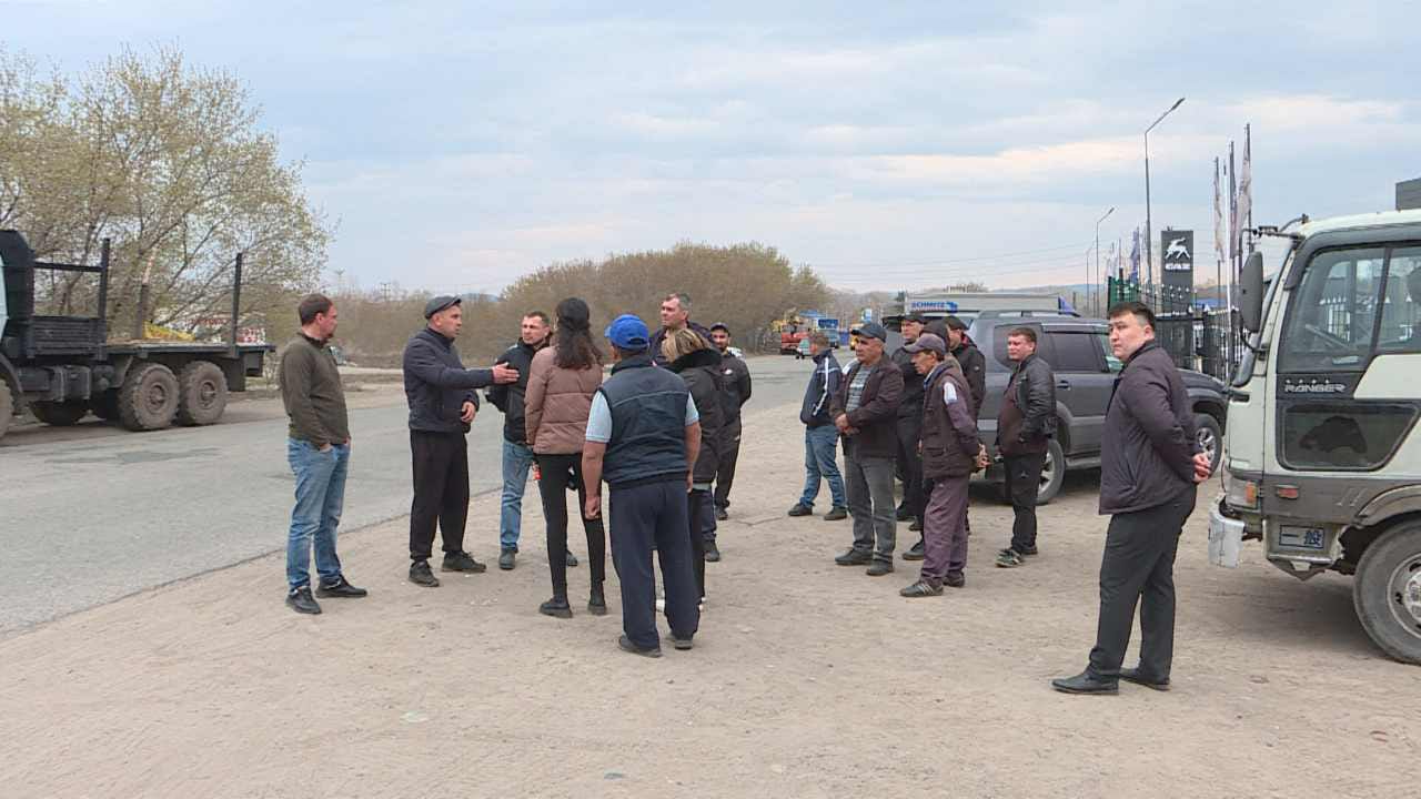 Дальнобойщики требуют качественного ремонта дорог в ВКО