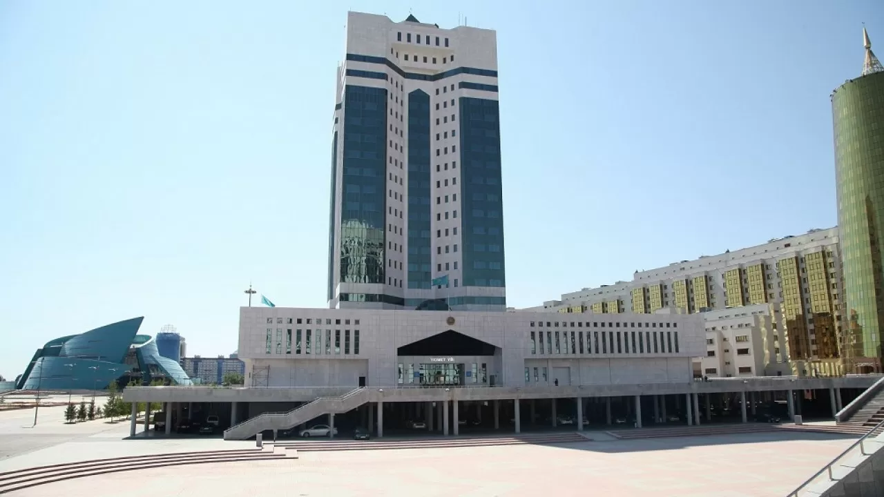 Мажилис принял законопроект о трансферте из Нацфонда   