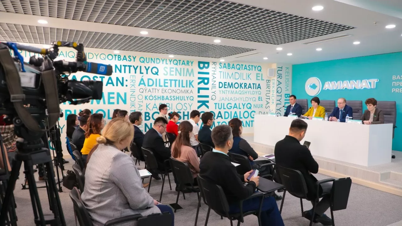 Более 1200 встреч в регионах провели члены фракции AMANAT мажилиса парламента 