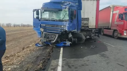В Актюбинской области в результате ДТП погиб водитель загоревшейся "газели"