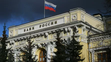 Российский ЦБ отменяет комиссию в 12% на покупку валюты у брокеров