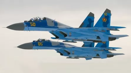 Казахстанцы наблюдают за полетами военной авиации
