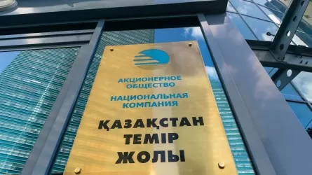 В "Казахстан темир жолы" прокомментировали сход с рельсов груженых вагонов в ВКО