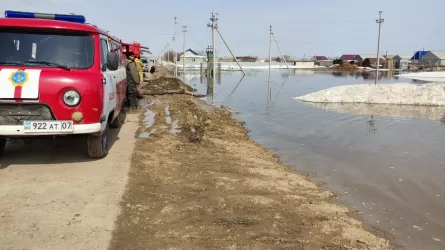Паводковые воды подтопили дома в нефтяном районе ЗКО