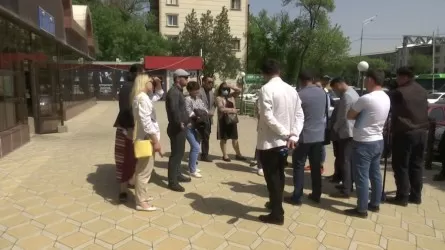 В Шымкенте медики не могут получить ковидные надбавки