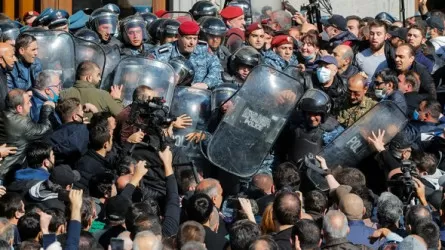 Протестанты в Армении продолжают требовать отставки Пашиняна