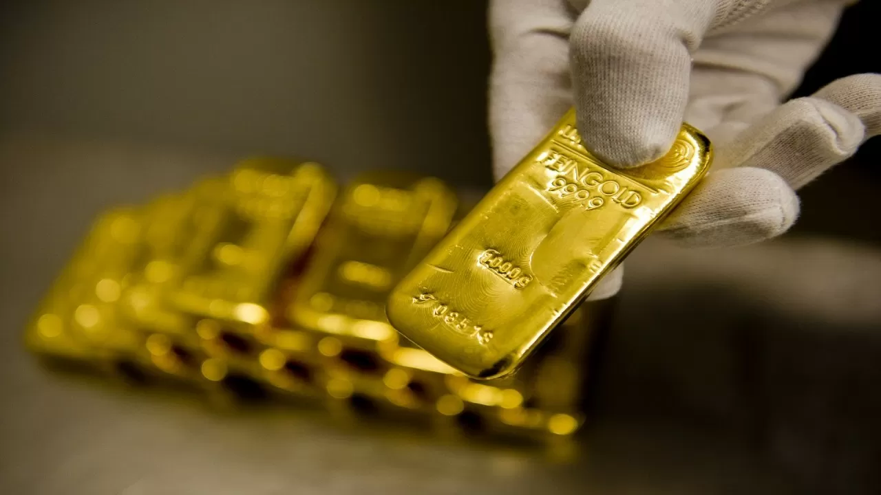 Казахстанцы кинулись скупать золото 