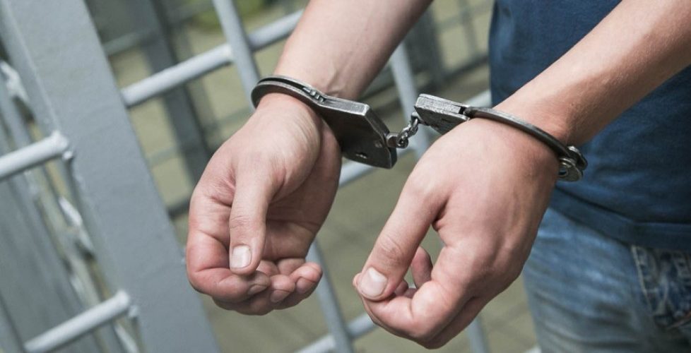 Столичными полицейскими задержан мошенник, который обманывал людей  