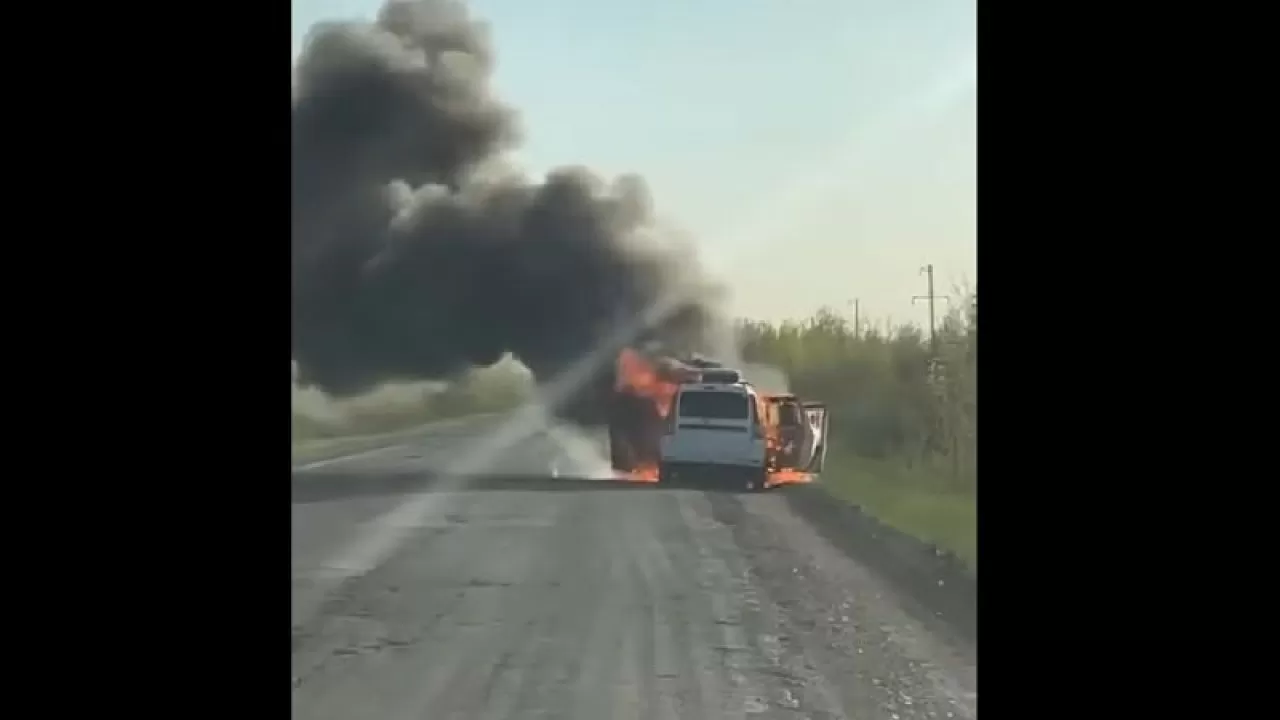 На трассе в ЗКО сгорел автомобиль