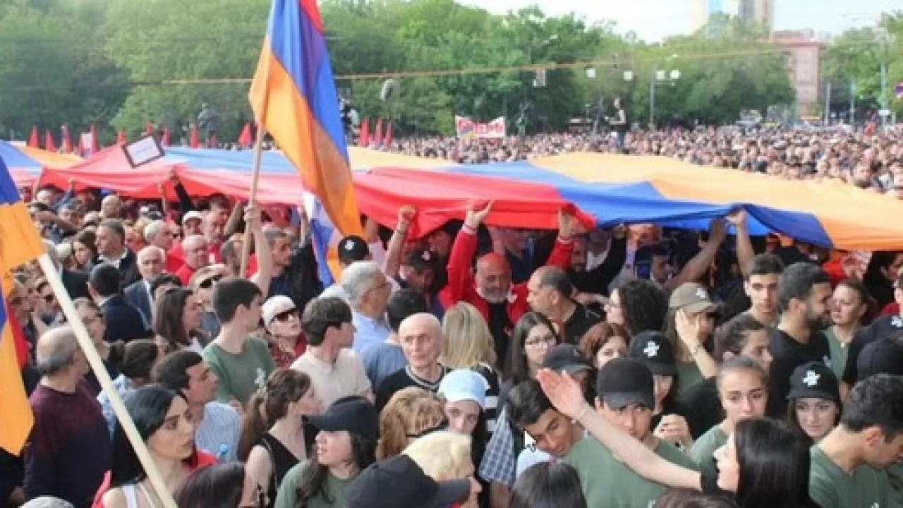 В Ереване начались задержания протестующих