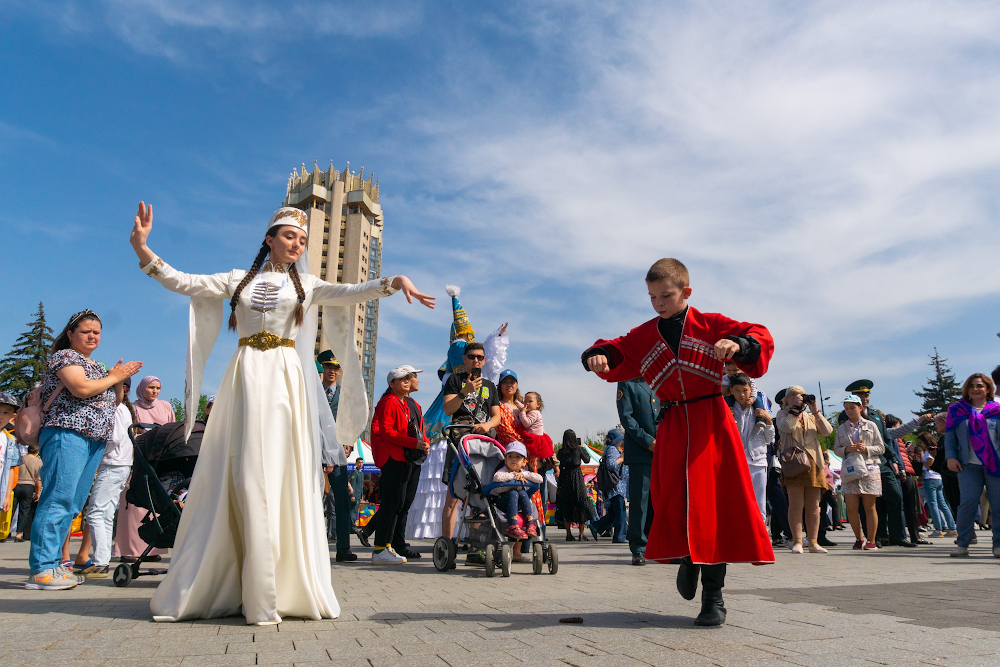 Как в Алматы отмечают Первомай?