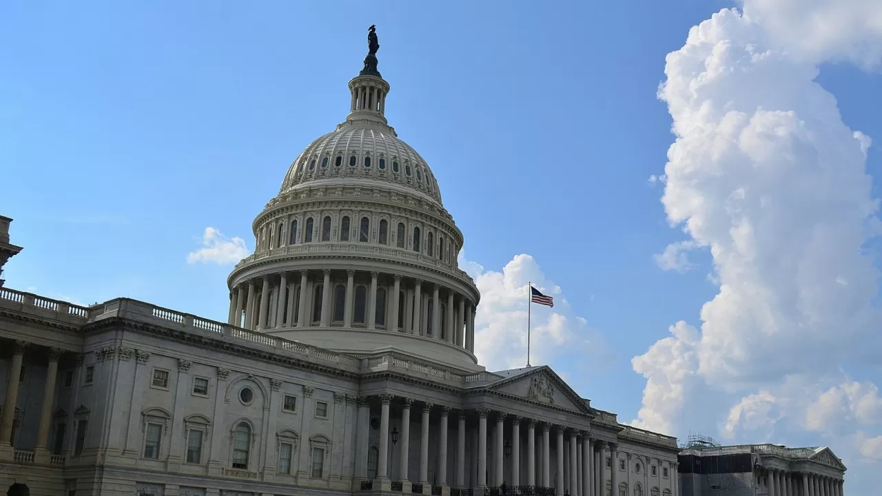 В Конгрессе США одобрили выделение 40 млрд долларов на помощь Украине