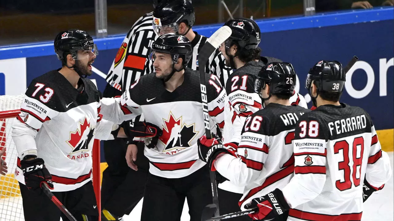 Канада захватила лидерство в группе Казахстана на ЧМ по хоккею