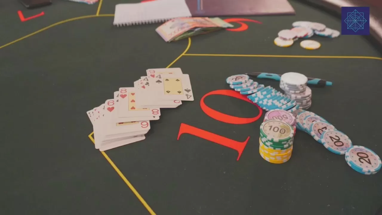 Карты, деньги, два чебурека – в Костанае кафе переделали в казино