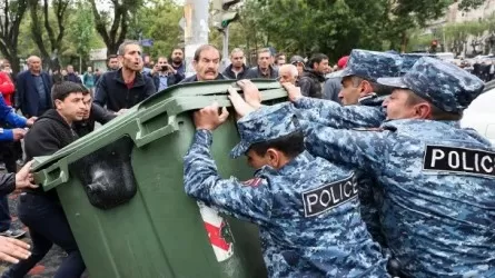 Ереванда полиция наразылық білдірушілерді қамауға ала бастады