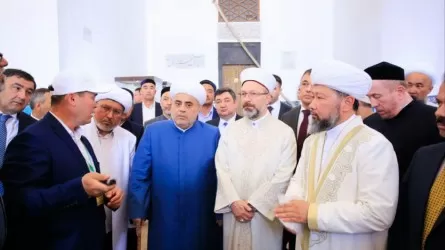 Муфтии тюркских стран приняли участие в полном прочтении Корана в Туркестане