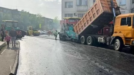 В столице дорожники строят подъездные пути к соцобъектам  