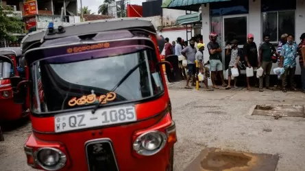 В Шри-Ланке закончилось топливо, объявлен дефолт