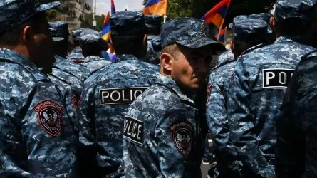 В Ереване вновь происходят стычки между полицией и оппозиционерами