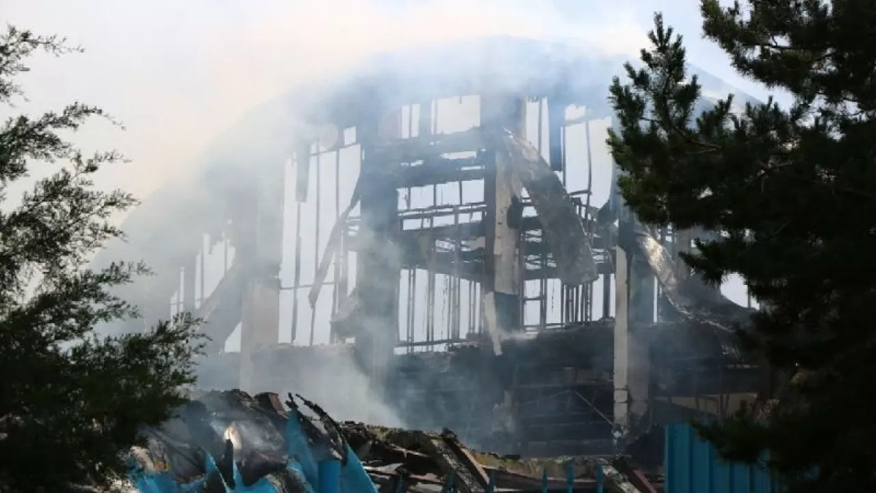 Пожар на "Атакенте" в Алматы потушен