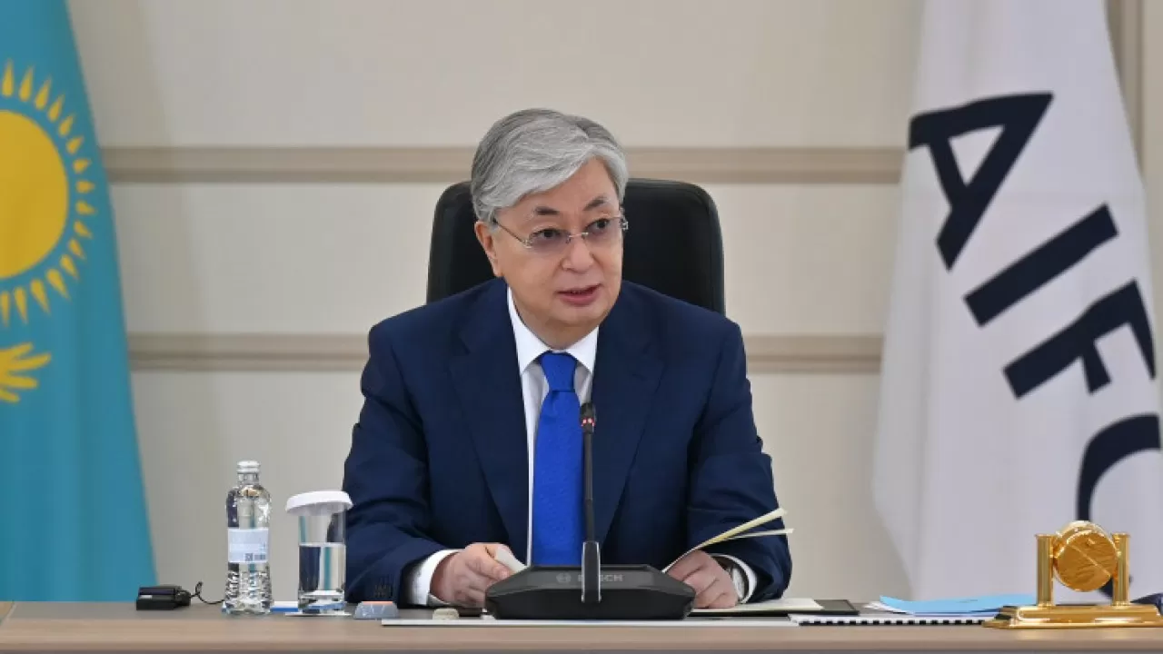 Токаев: "Казахстану важно заявить о наличии своей конкурентоспособной инфраструктуры биржевого рынка"