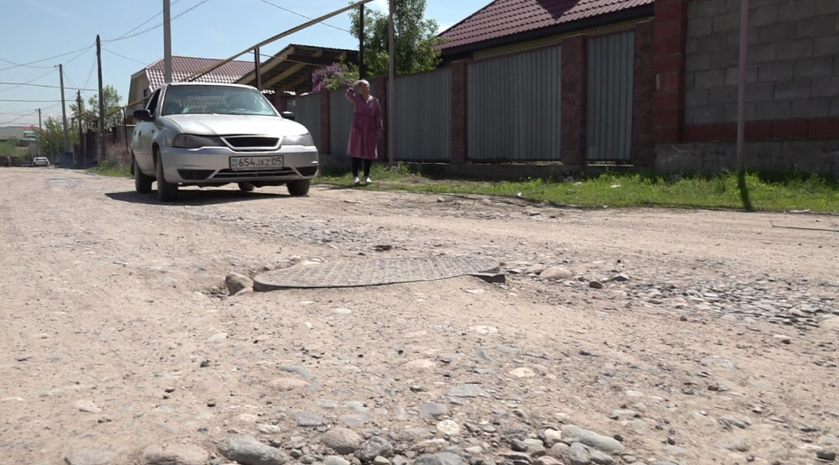 Тараздағы көшеге тек құжат жүзінде асфальт төселген 