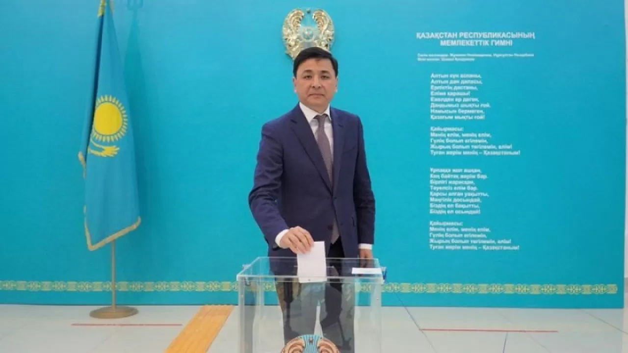 Аким Нур-Султана отдал свой голос на референдуме  