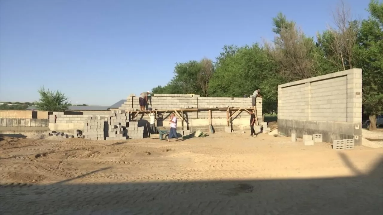 На юге страны люди массово строят жилье без разрешений