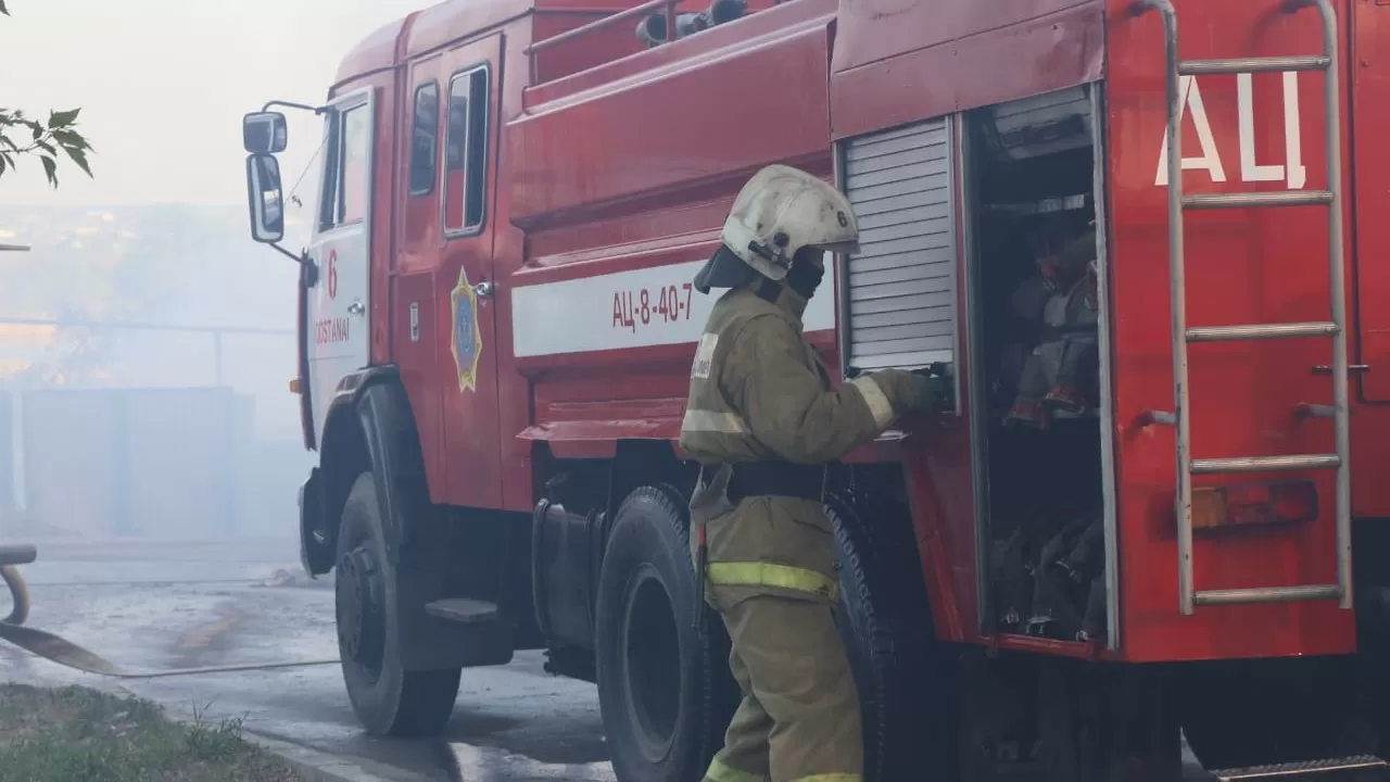 Горящий ЖК в Нур-Султане попал на видео