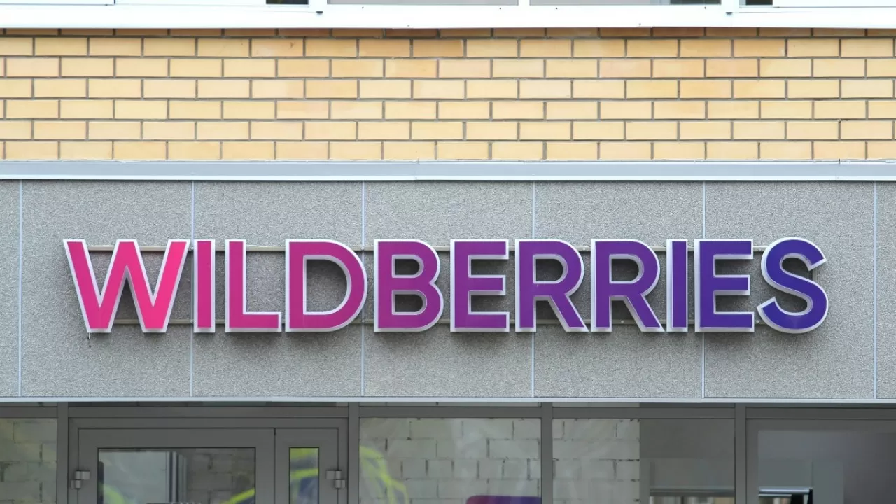 В Wildberries работники справляют нужду в бутылки на рабочем месте? 
