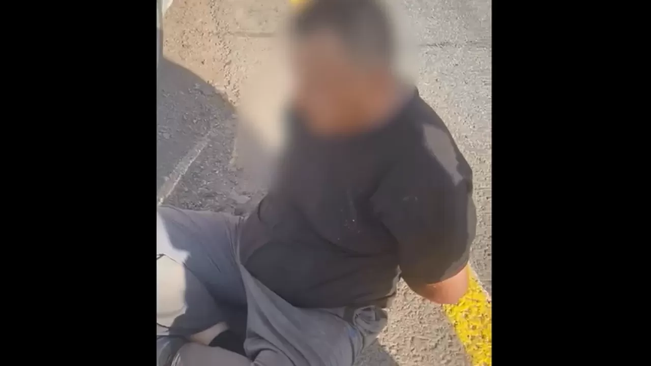 Психиатры проверят водителя "КамАЗа", напавшего на полицейских и протаранившего их авто