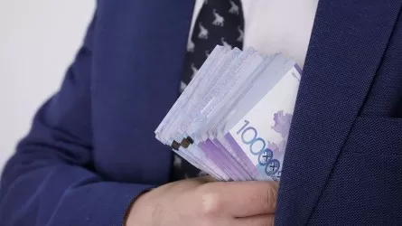 Чиновника осудили в Алматинской области за взятку в 33 тыс. долларов