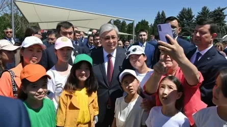 Мемлекет басшысы балалардың өнерін тамашалады