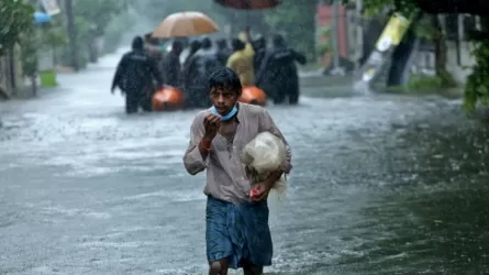 Более 30 человек погибли в Индии из-за наводнения