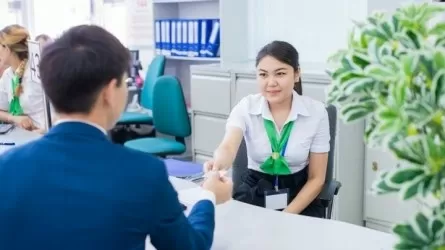 Сотрудникам "Правительства для граждан" повысят зарплату на 50%