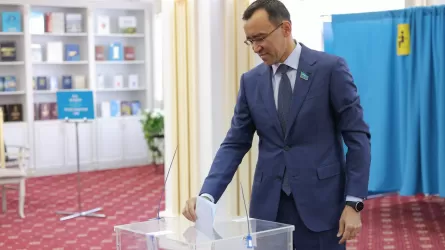 Спикер сената проголосовал на референдуме в Казахстане