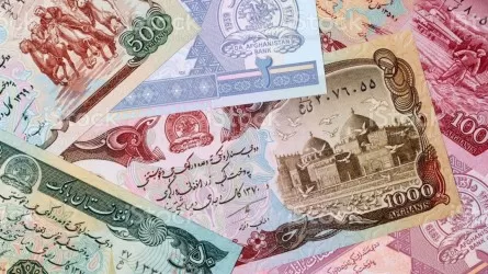 Талибы запретили операции с иностранной валютой в стране