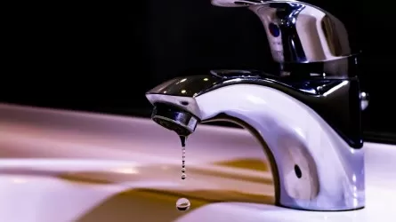 В нескольких микрорайонах Алматы отключат холодную воду