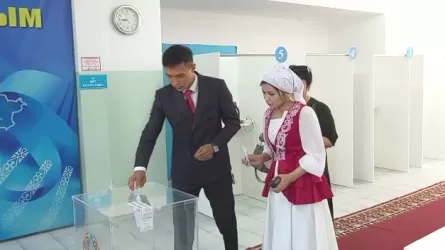 Проголосовал и аким Кызылординской области Налибаев