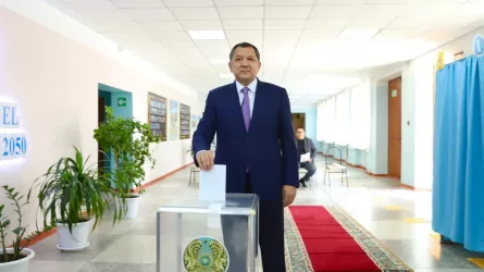 Нурлан Ногаев принял участие в республиканском референдуме 